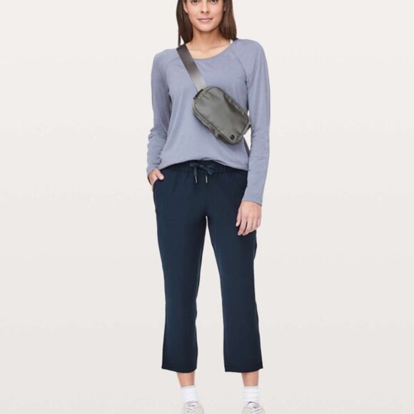 Lululemon On The Fly Crop *Woven 23" True Navy - Picture 3 of 10